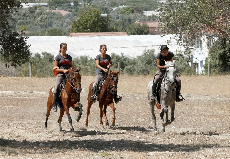Urla'nın kovboy kızları