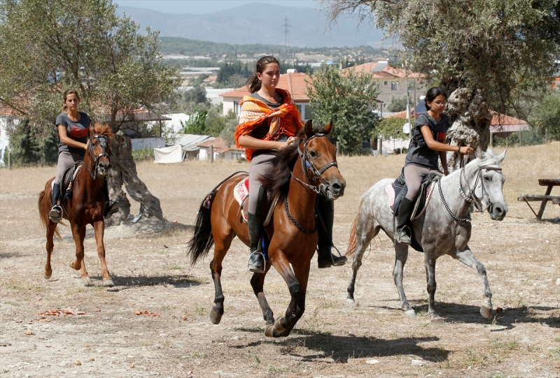 Urla'nın kovboy kızları