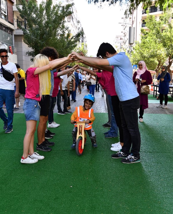 İzmir'de otomobilsiz gün!