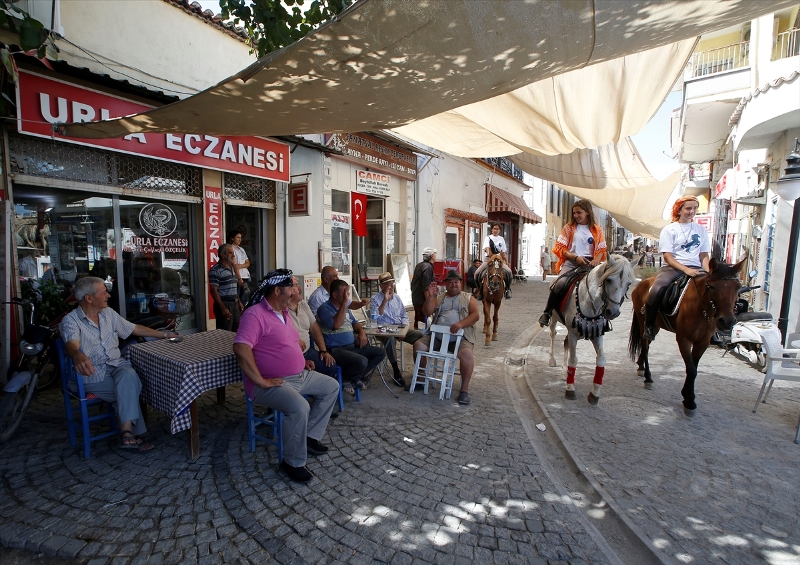 Urla'nın kovboy kızları