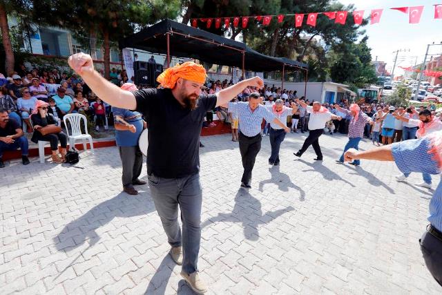 Çeşme'de renkli şenlik