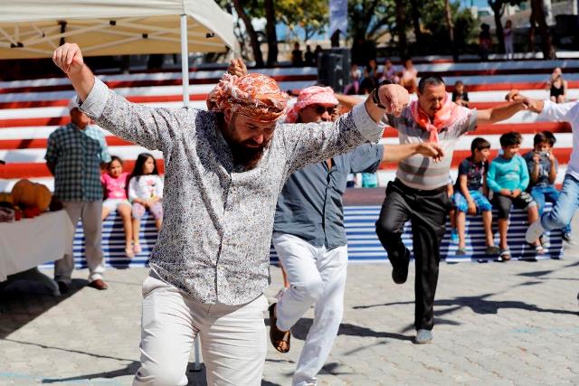 Çeşme'de renkli şenlik