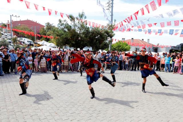 Çeşme'de renkli şenlik