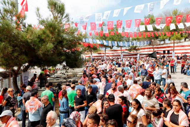 Çeşme'de renkli şenlik