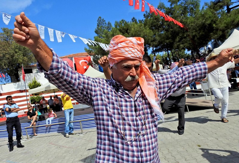 Çeşme'de renkli şenlik