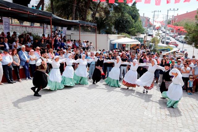 Çeşme'de renkli şenlik