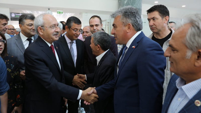 Kılıçdaroğlu asmadan üzüm kesti