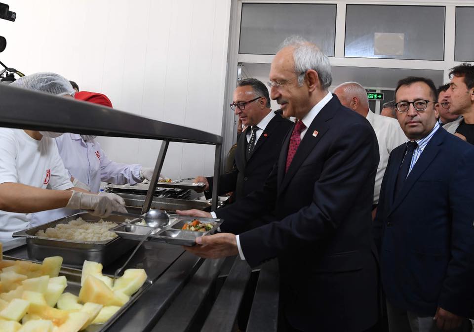 Kılıçdaroğlu asmadan üzüm kesti
