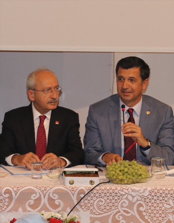 Kılıçdaroğlu asmadan üzüm kesti