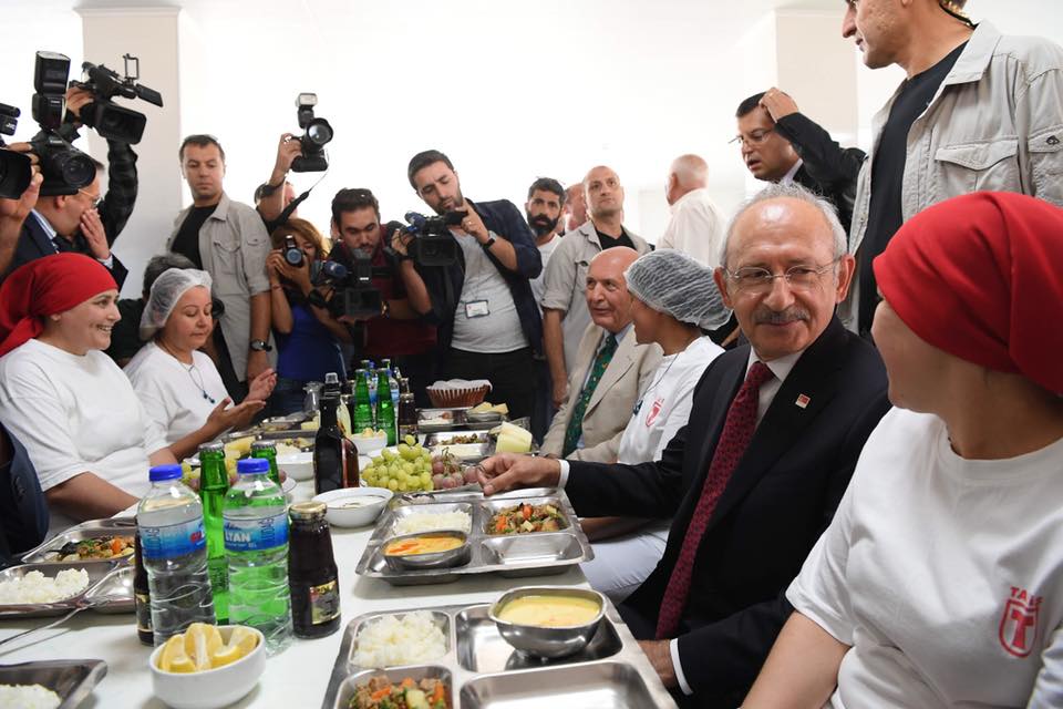 Kılıçdaroğlu asmadan üzüm kesti
