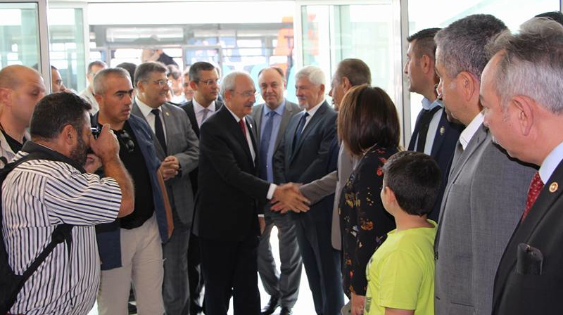 Kılıçdaroğlu asmadan üzüm kesti