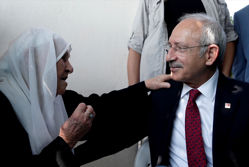Kılıçdaroğlu asmadan üzüm kesti