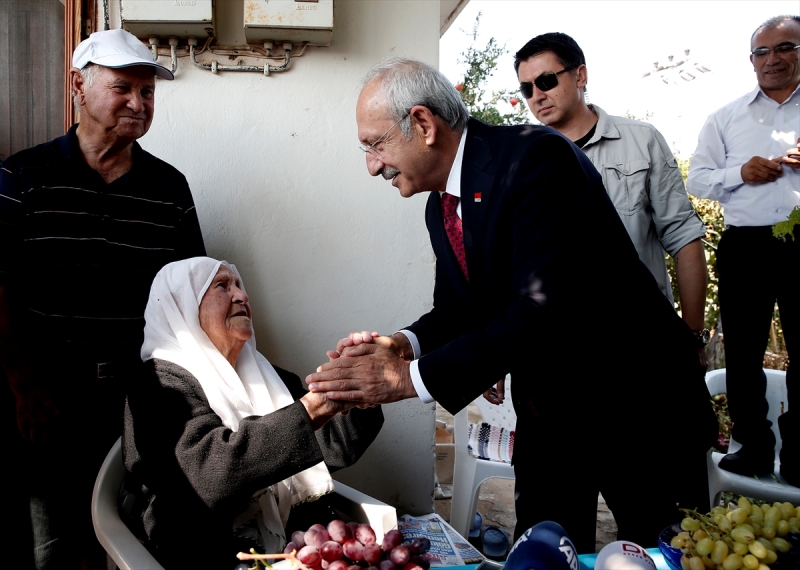 Kılıçdaroğlu asmadan üzüm kesti