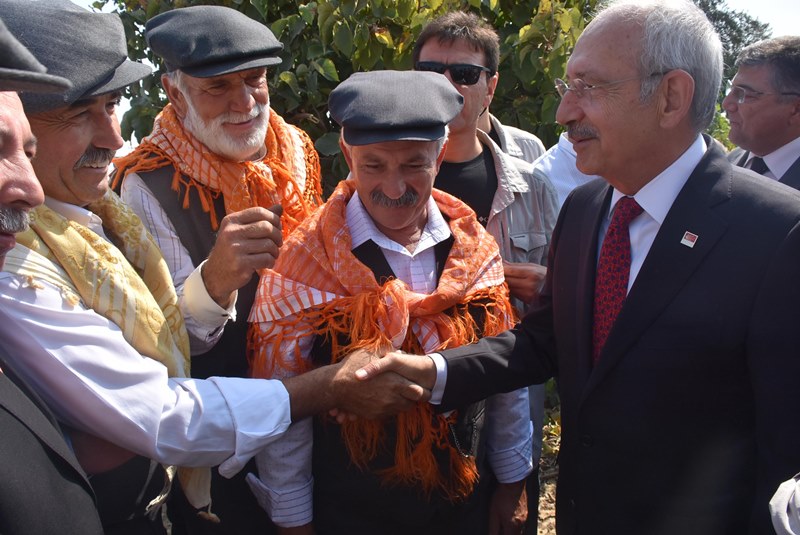 Kılıçdaroğlu asmadan üzüm kesti