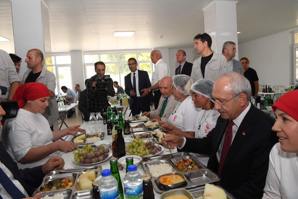 Kılıçdaroğlu asmadan üzüm kesti