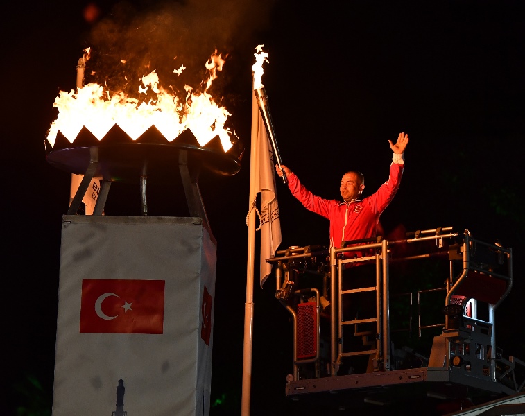 İtfaiyecilerin nefes kesen tırmanışı