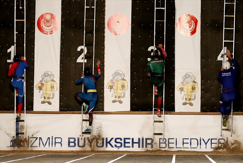 İtfaiyecilerin nefes kesen tırmanışı