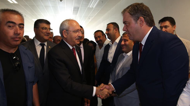 Kılıçdaroğlu asmadan üzüm kesti
