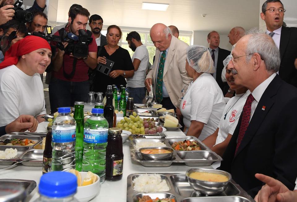 Kılıçdaroğlu asmadan üzüm kesti