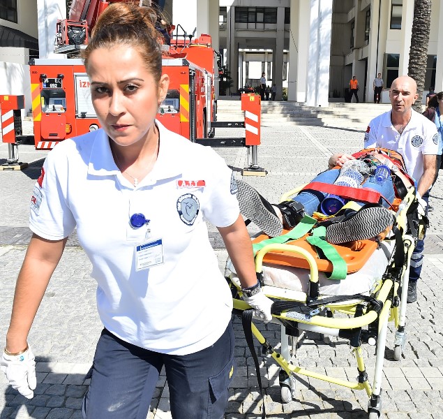İzmir'de aksiyon filmlerini aratmayan tatbikat