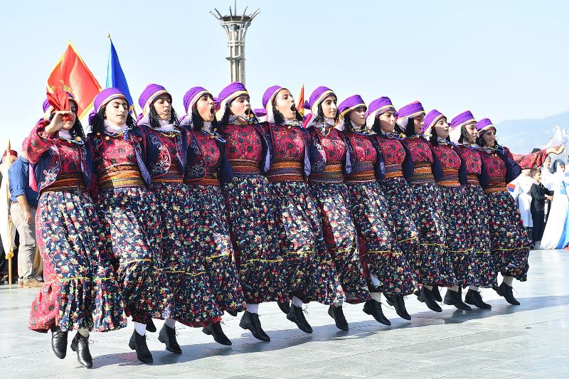İzmir'de 'Barış ve Dostluk' Festivali başladı