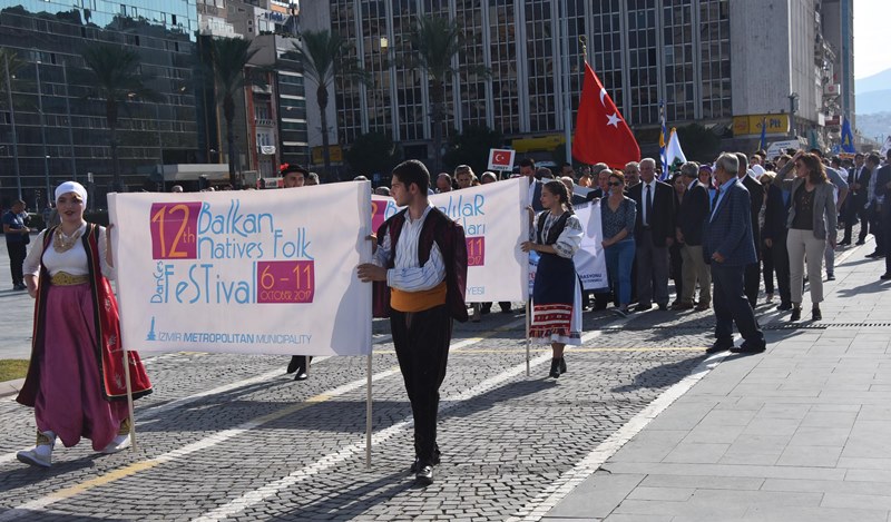 İzmir'de 'Barış ve Dostluk' Festivali başladı