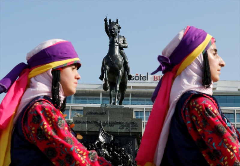İzmir'de 'Barış ve Dostluk' Festivali başladı