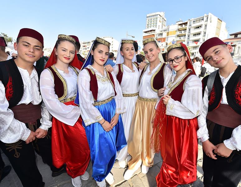 İzmir'de 'Barış ve Dostluk' Festivali başladı