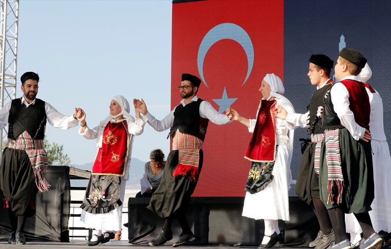 İzmir'de 'Barış ve Dostluk' Festivali başladı
