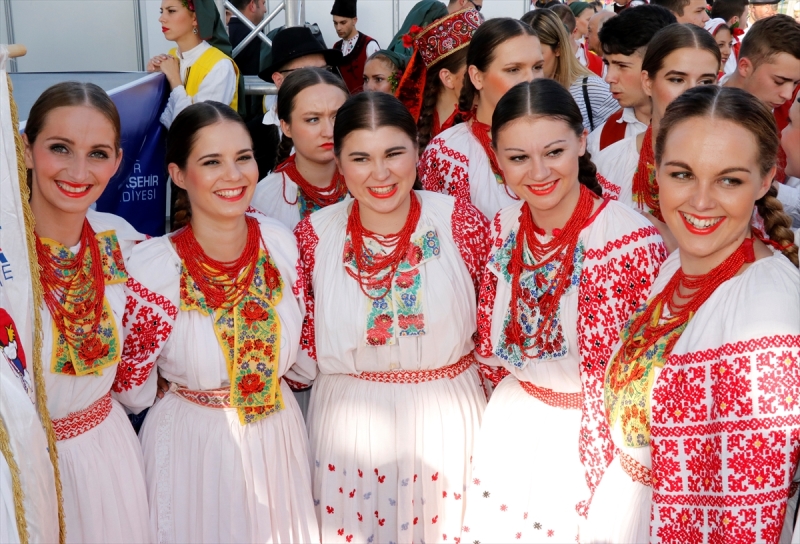 İzmir'de 'Barış ve Dostluk' Festivali başladı