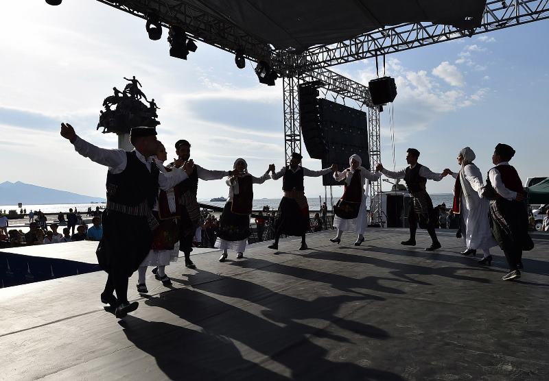 İzmir'de 'Barış ve Dostluk' Festivali başladı