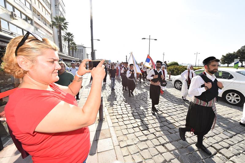 İzmir'de 'Barış ve Dostluk' Festivali başladı