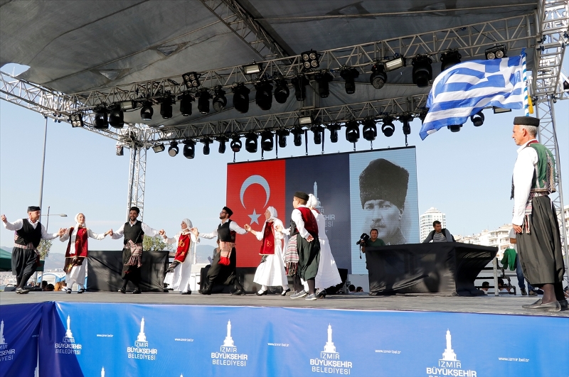 İzmir'de 'Barış ve Dostluk' Festivali başladı