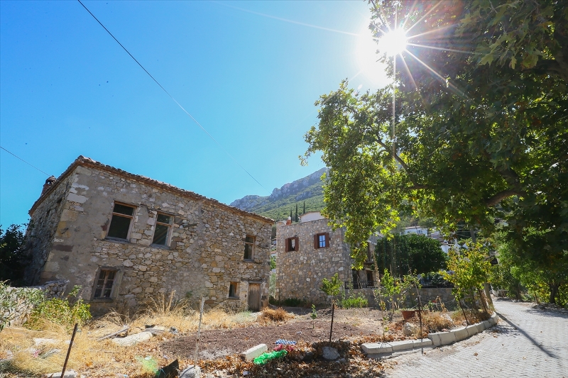 İzmir'in kaderi yolla değişen ilçesi