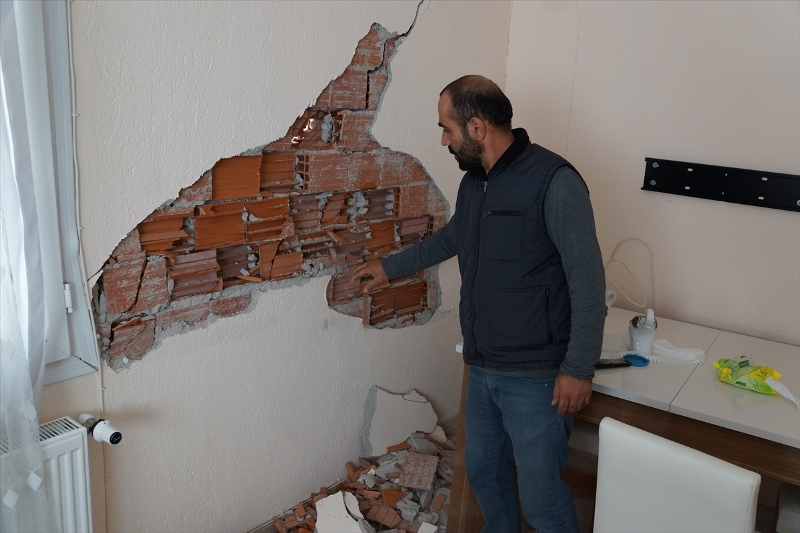 Çiğli'de korkutan göçük!