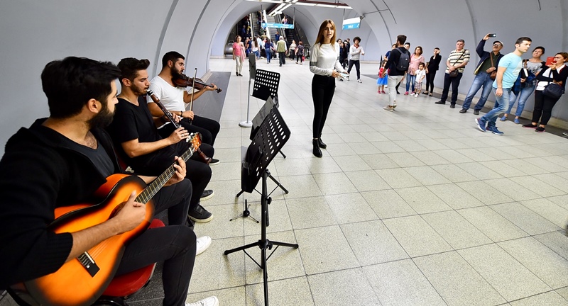 İzmirlilere Metro ve İZBAN'da küçük sürprizler