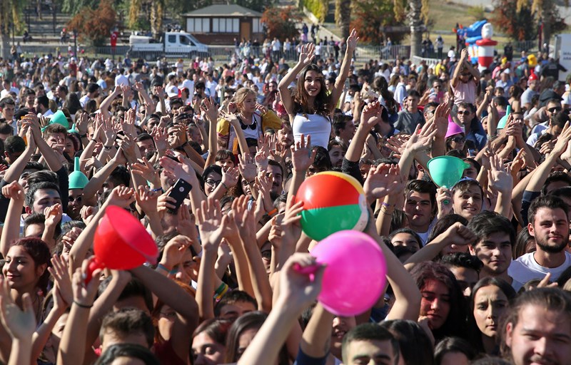 Buca'dan 'renkli' kareler