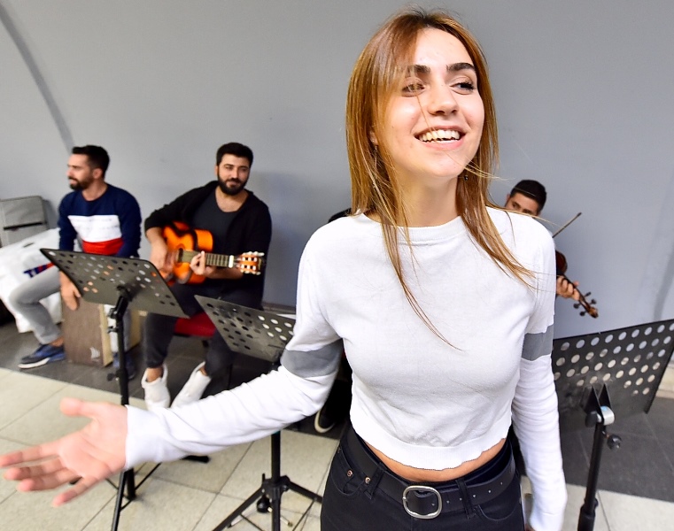 İzmirlilere Metro ve İZBAN'da küçük sürprizler