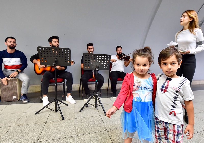 İzmirlilere Metro ve İZBAN'da küçük sürprizler