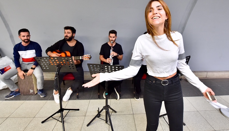 İzmirlilere Metro ve İZBAN'da küçük sürprizler