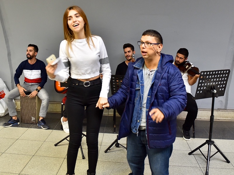 İzmirlilere Metro ve İZBAN'da küçük sürprizler