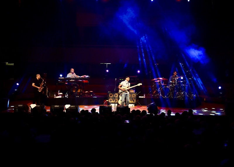 Efsane İzmir'de sahnede
