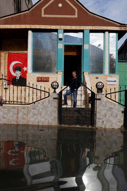 İzmir'de sağanak etkili oldu