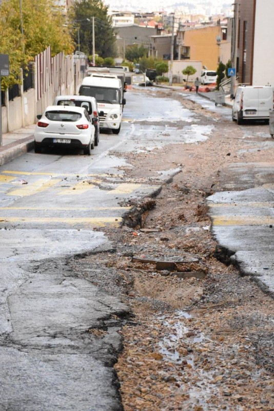 İzmir'de sağanak etkili oldu