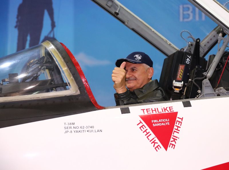 Yıldırım, Çiğli 2. Ana Jet Üs Komutanlığını ziyaret etti