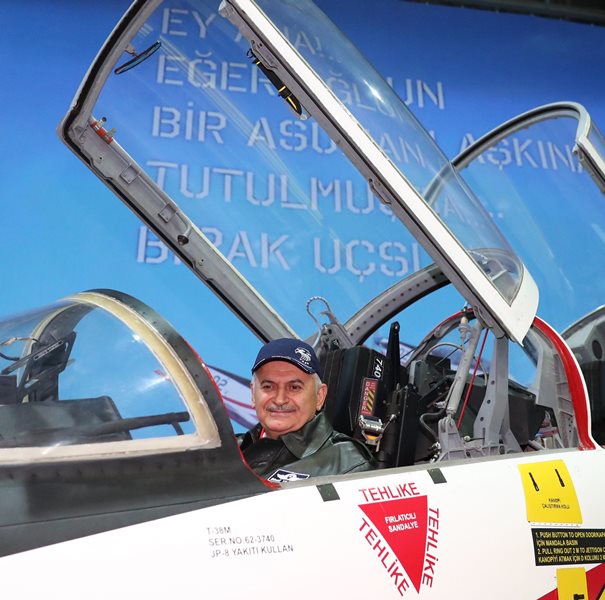 Yıldırım, Çiğli 2. Ana Jet Üs Komutanlığını ziyaret etti