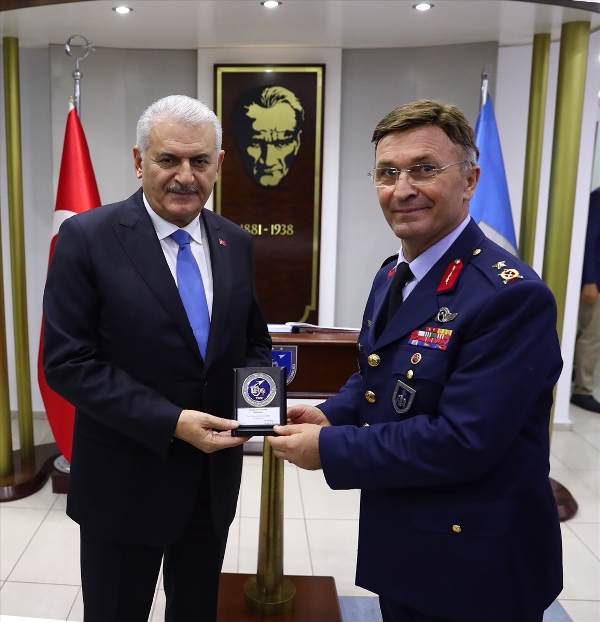 Yıldırım, Çiğli 2. Ana Jet Üs Komutanlığını ziyaret etti
