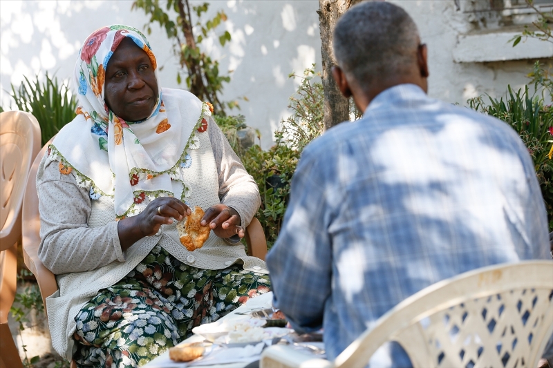 Kökenleri Afrika'dan şiveleri Ege'den