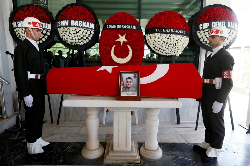 İzmir şehidini uğurladı