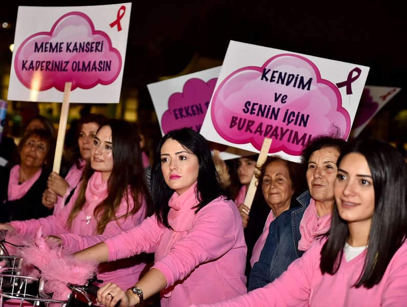 İzmir'de 'Pembe farkındalık'